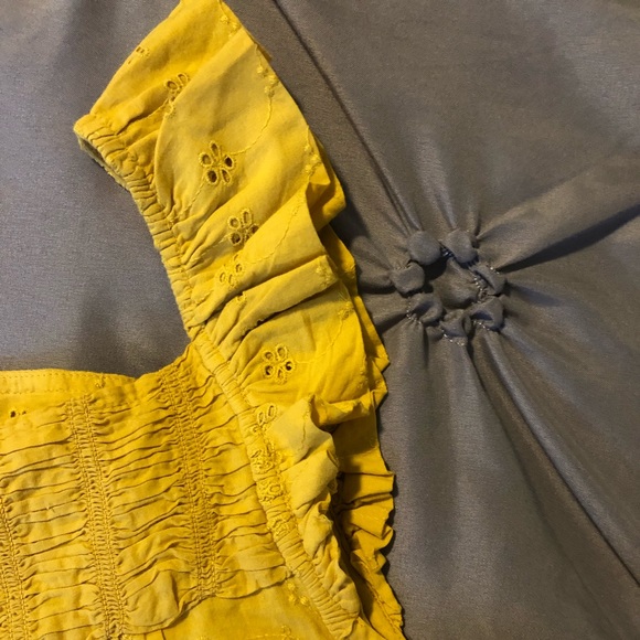 2/ $15 Yellow Maurices blouse - Picture 4 of 4
